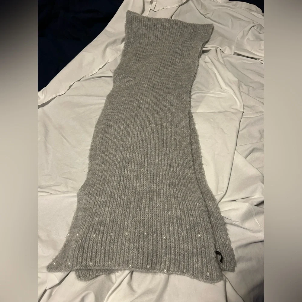 Ann Taylor‎ Scarf and gloves set